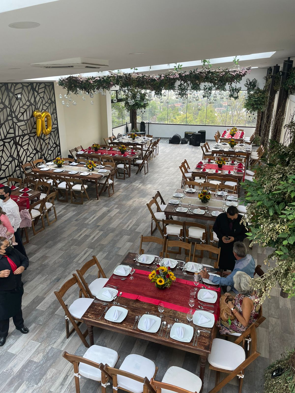Paquete 100p Mesas y Sillas +Barra de pastas y ensaladas